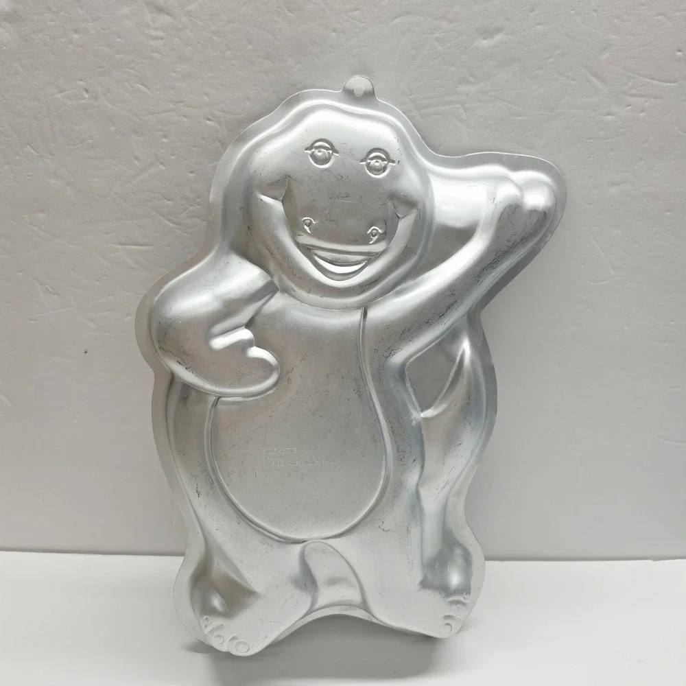 1993 Barney cake pan. great condition